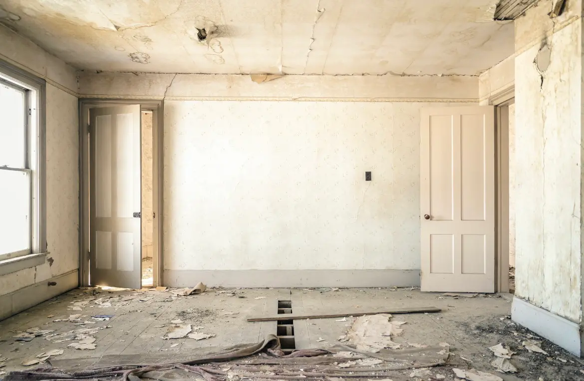 Waste disposal crew managing a cleanout project in Walnut Park